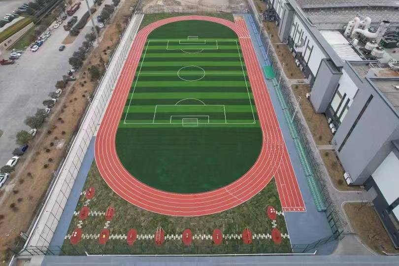 日善廠區(qū)300米跑道、足球場效果圖